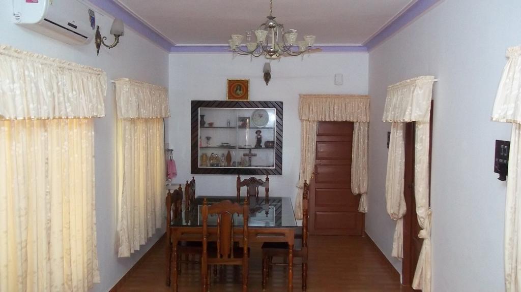 Aroma Home Stay Kochi Exteriör bild
