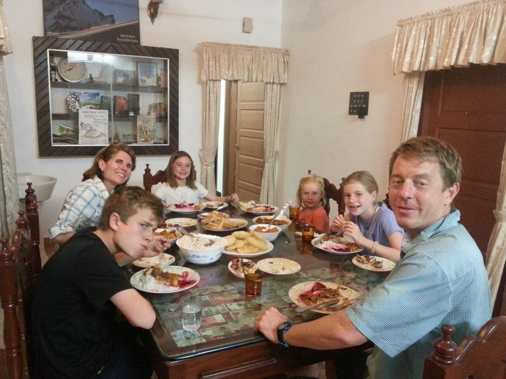 Aroma Home Stay Kochi Exteriör bild