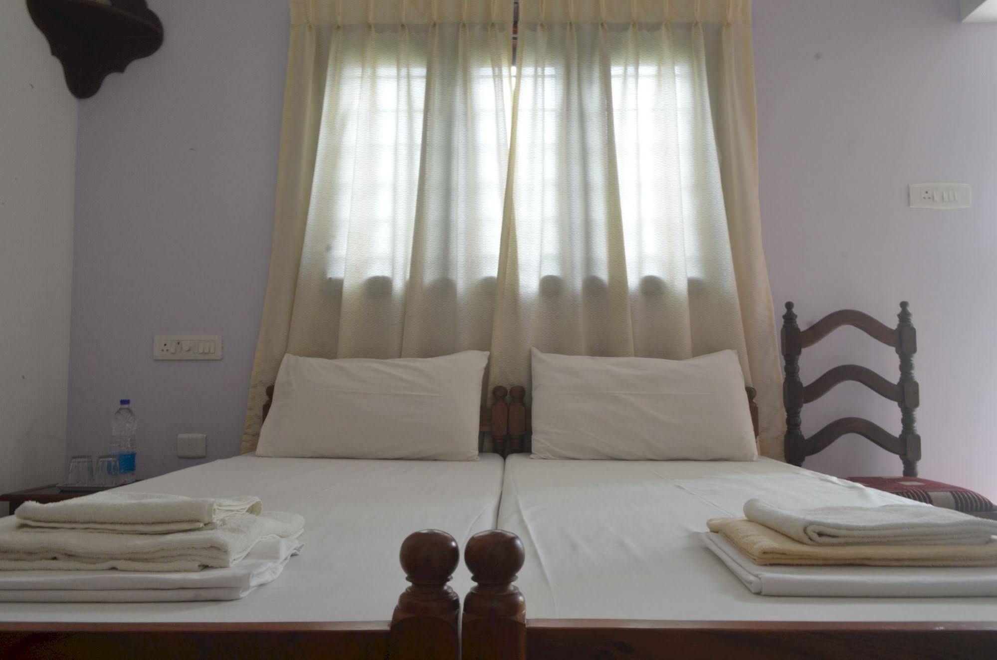 Aroma Home Stay Kochi Exteriör bild