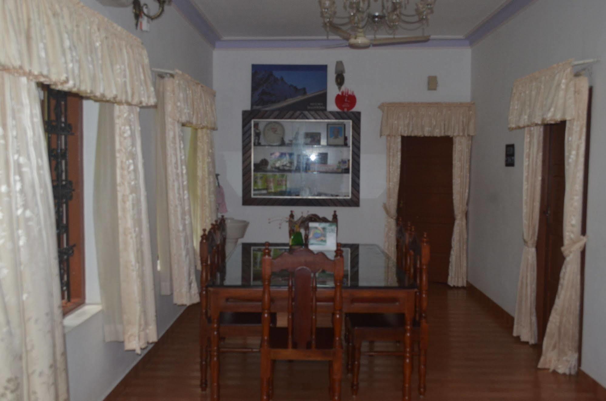 Aroma Home Stay Kochi Exteriör bild